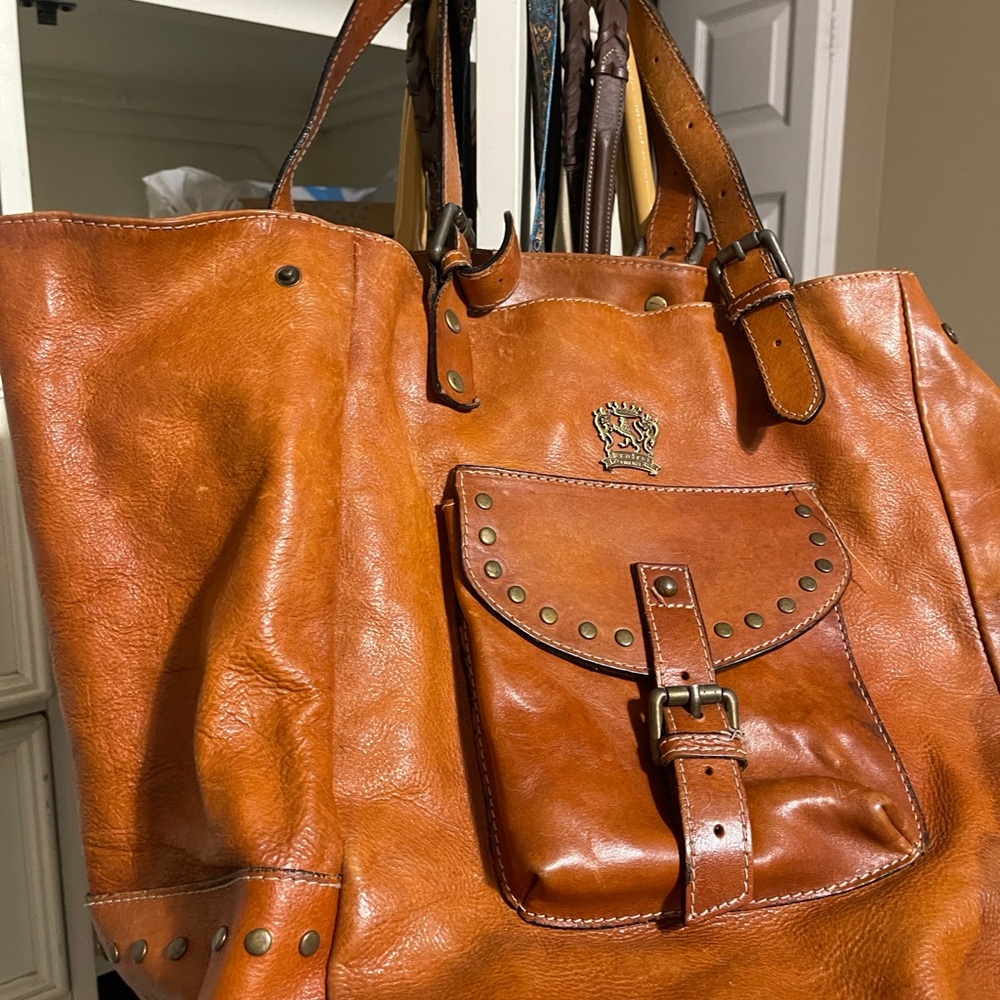 Pratesi Spacious Orange Tanned Leather Shoulder Bag with Brass Vintage Finish